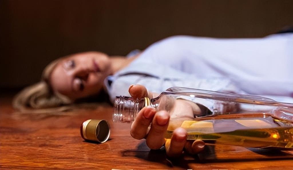 5大臨床癥狀要注意！肝癌越來越多　醫生提醒「1種水果」或比喝酒更傷肝：別再吃了