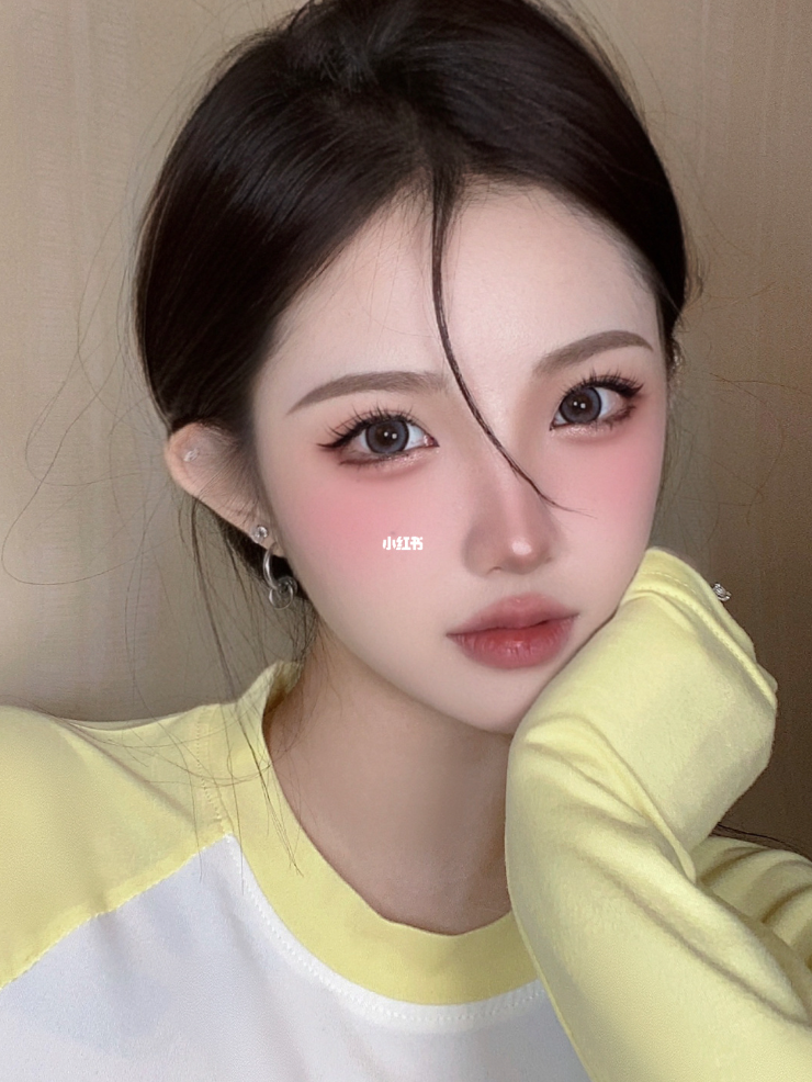 擋不住的神級美貌❤️溫柔系「白皙口罩正妹」眼睛好迷人　口罩下「宛如言情小說女主」正翻天