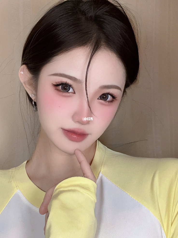 擋不住的神級美貌❤️溫柔系「白皙口罩正妹」眼睛好迷人　口罩下「宛如言情小說女主」正翻天