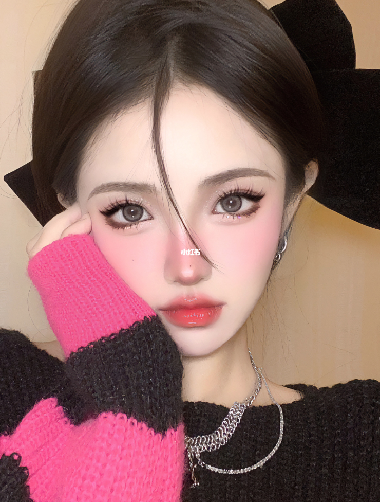 擋不住的神級美貌❤️溫柔系「白皙口罩正妹」眼睛好迷人　口罩下「宛如言情小說女主」正翻天