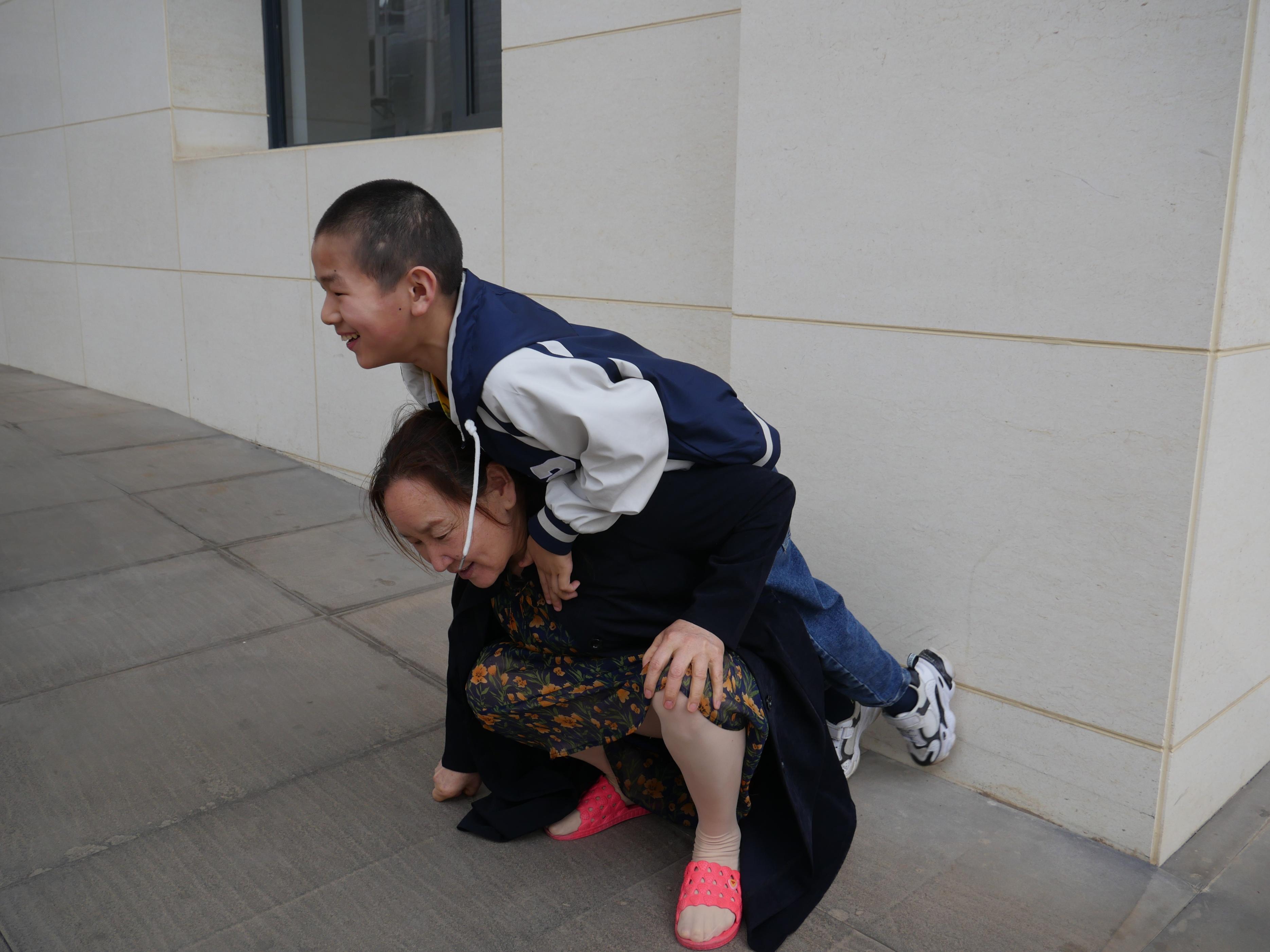 為延續香火！老人給殘疾兒子「娶了正常老婆」　孩子出生「全家傻眼了」：可怎麼活