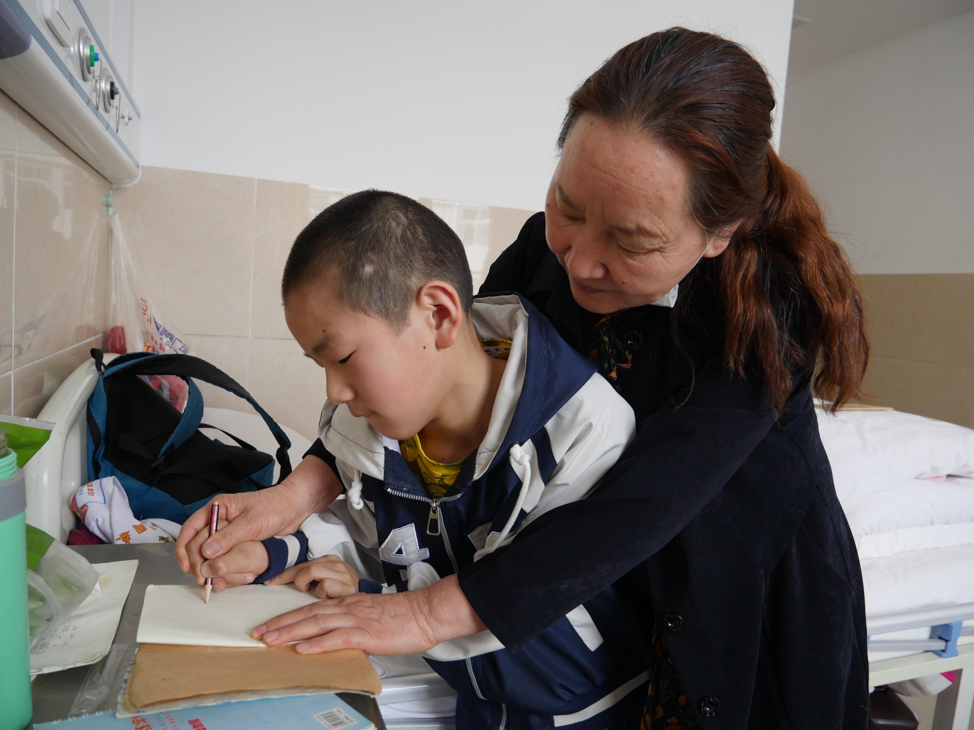 為延續香火！老人給殘疾兒子「娶了正常老婆」　孩子出生「全家傻眼了」：可怎麼活