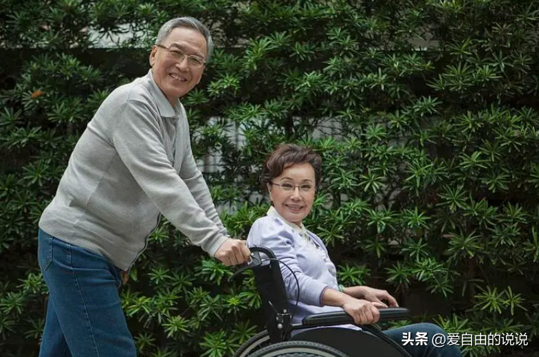聽從老伴遺言！82歲老人「存款2600萬」月退休金8萬　不請看護「兒子自願盡孝」：晚年很幸福