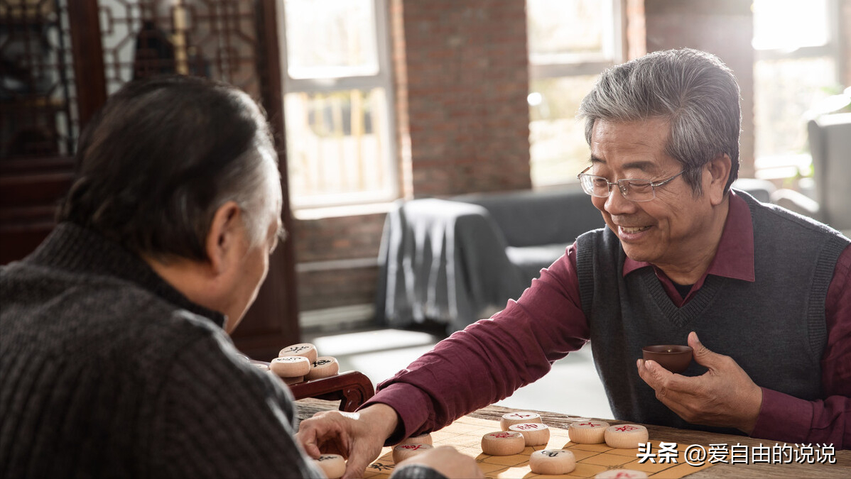聽從老伴遺言！82歲老人「存款2600萬」月退休金8萬　不請看護「兒子自願盡孝」：晚年很幸福