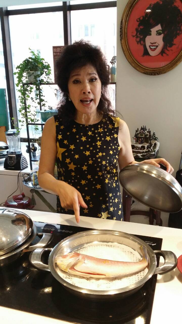 76歲資深女星「為愛墮胎7次」被狠踹子宮　苦忍35年「遭騙財騙婚一場空」悲透心酸過往