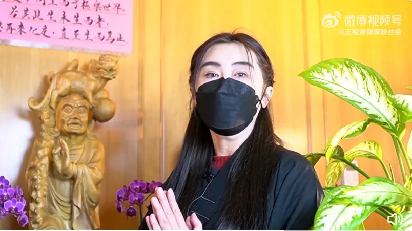 37歲就退休!影壇女神定居加拿大「22年不曾工作過」 自曝「光現金就超過300億」:手上錢花不完