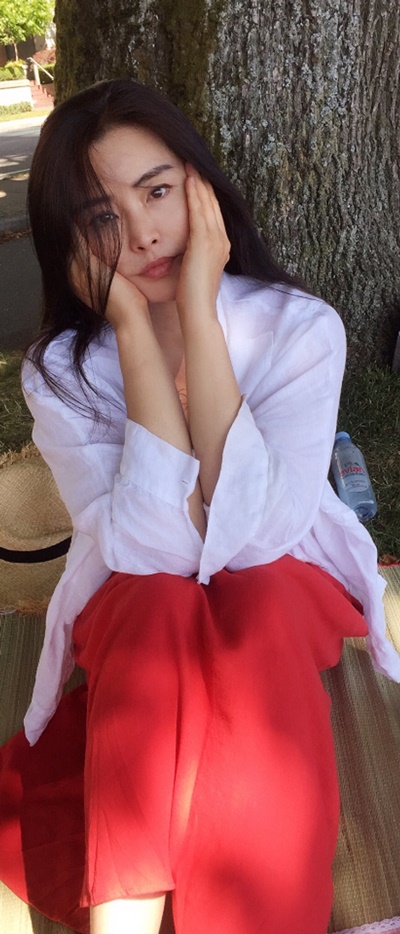 37歲就退休!影壇女神定居加拿大「22年不曾工作過」 自曝「光現金就超過300億」:手上錢花不完