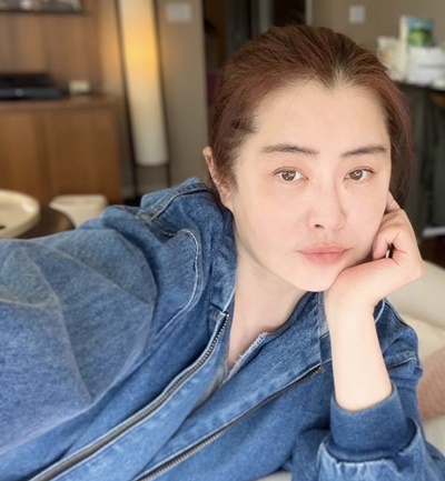 37歲就退休!影壇女神定居加拿大「22年不曾工作過」 自曝「光現金就超過300億」:手上錢花不完