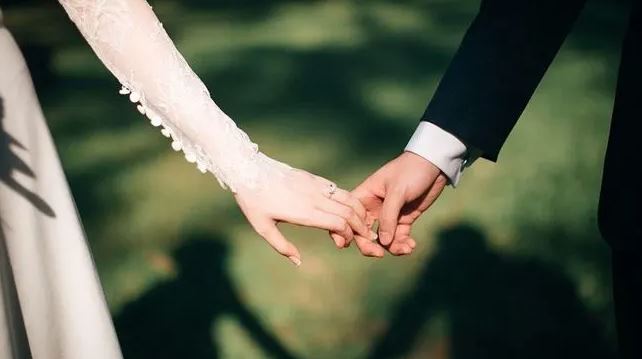 姊出包進去關！媽討10萬保釋金「她不借被酸」：不近人情　孝女嘆「為什麼乖小孩不受待見」