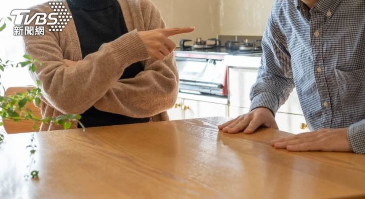 姊出包進去關！媽討10萬保釋金「她不借被酸」：不近人情　孝女嘆「為什麼乖小孩不受待見」