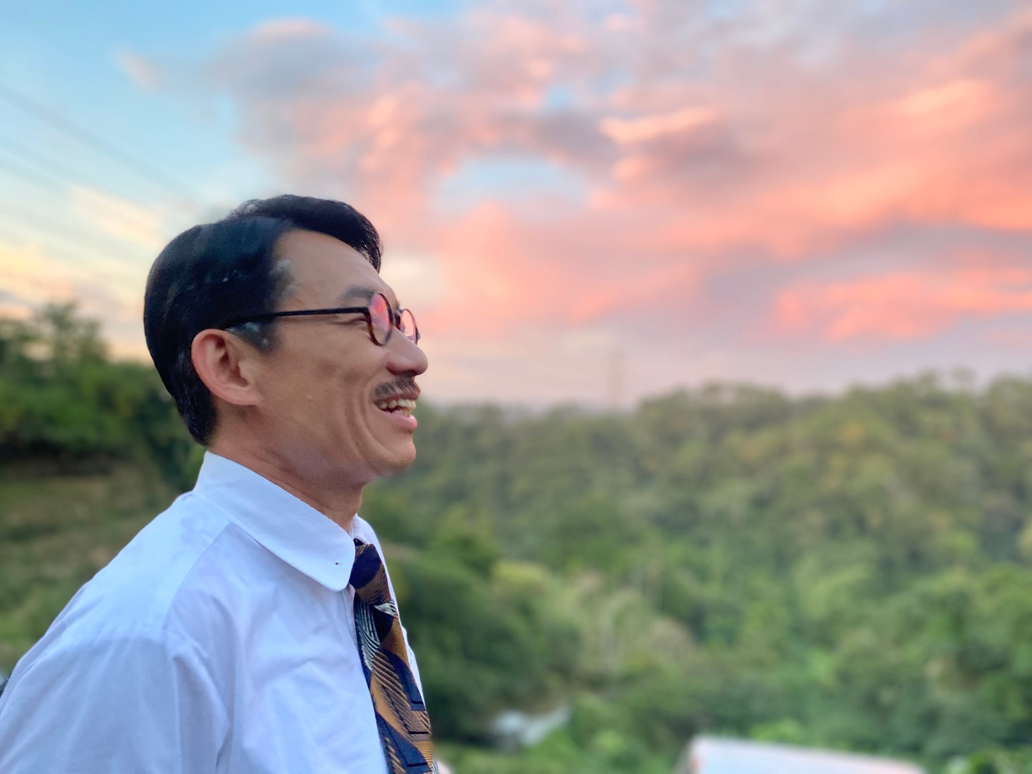 急著趕高鐵！郭子乾叫無計程車「深夜半路攔車」急求載　「高雄路人1舉動」暖哭他：菩薩心腸