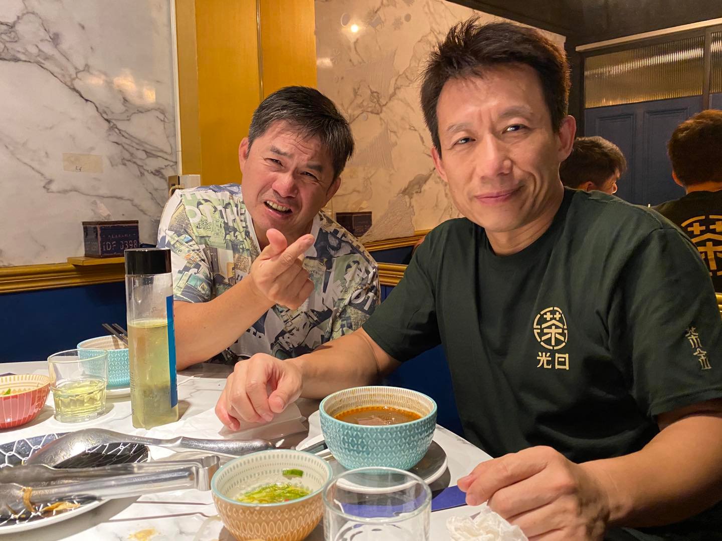 急著趕高鐵！郭子乾叫無計程車「深夜半路攔車」急求載　「高雄路人1舉動」暖哭他：菩薩心腸