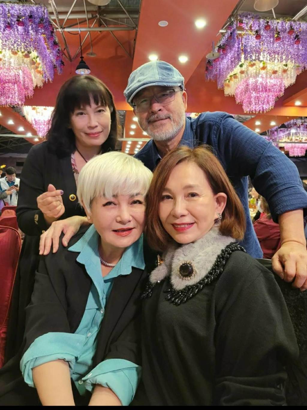 又是浴室重摔！67歲資深男星「撞擊陷昏迷」急送醫　小7歲妻淚訴病況「很害怕失去他」