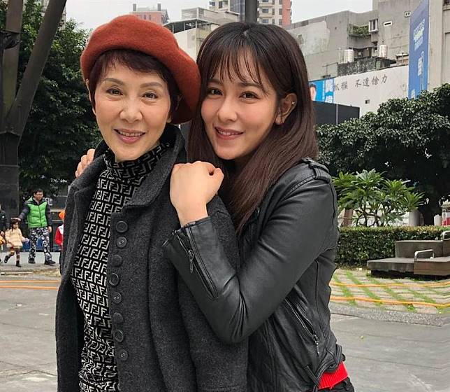 人生邁入下階段！林秀君「抱金孫享天倫」愜意退休，「尪送元寶農地」歸隱田園逍遙生活