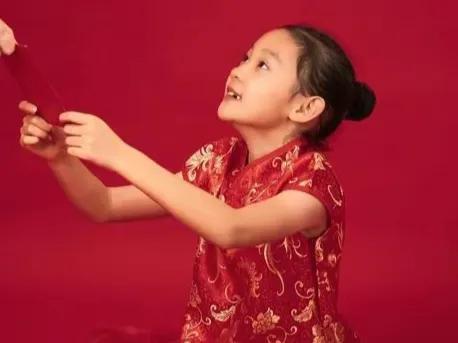 該怎麼給才得體？大姑給兒子2000元壓歲錢「可她家有3個孩子」　一位寶媽「機智應對」被讚高明