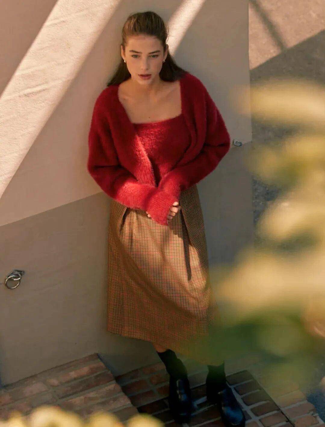 誰說穿大紅色老氣?過年「紅外套+它」洋氣又喜慶　輕鬆擺脫路人感「還招財轉運」