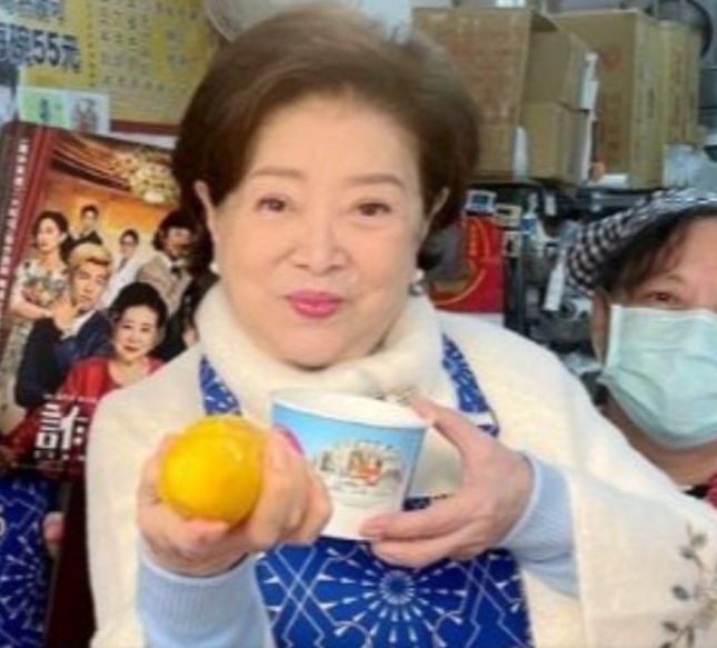才傳心臟驟停14秒！86歲金鐘影后「悄悄擺攤賣湯圓」　她認了「10萬元放葬儀社」：後事交代好了