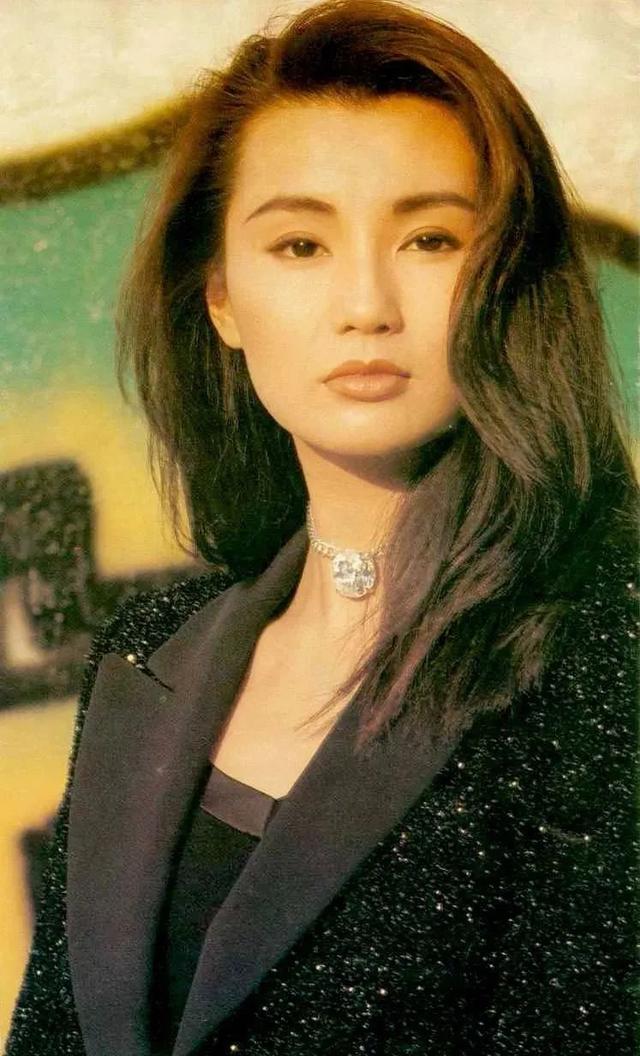 息影19年！資深影后被目擊「逛市場買路邊攤」生活愜意　突開通抖音「素顏自拍」狀態美到不行