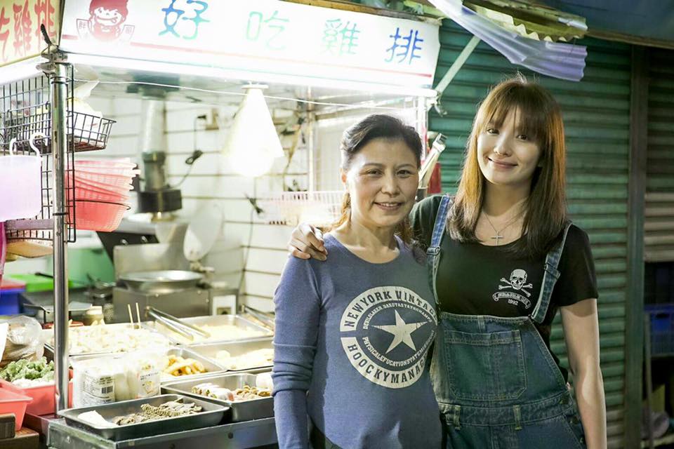 長年賣鹹酥雞!43歲女星「媽媽肺出現白點」醫警告嚴重下場 崩潰求佛喊「完蛋了.....」:天快塌下來