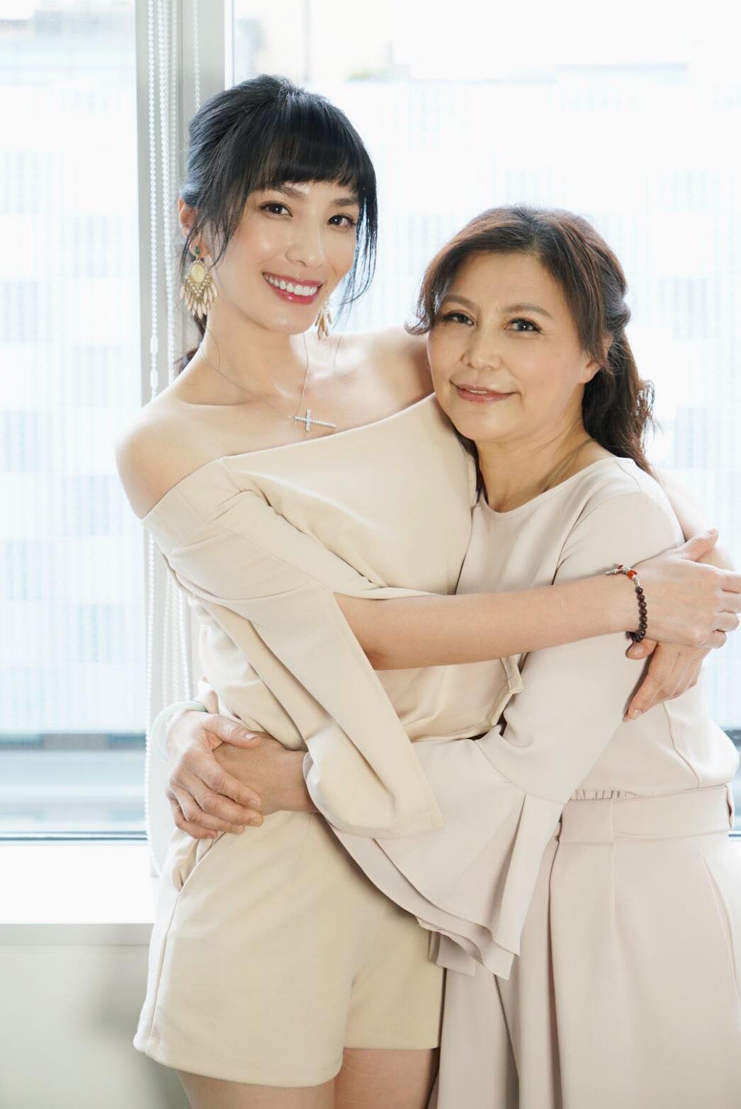 長年賣鹹酥雞!43歲女星「媽媽肺出現白點」醫警告嚴重下場 崩潰求佛喊「完蛋了.....」:天快塌下來