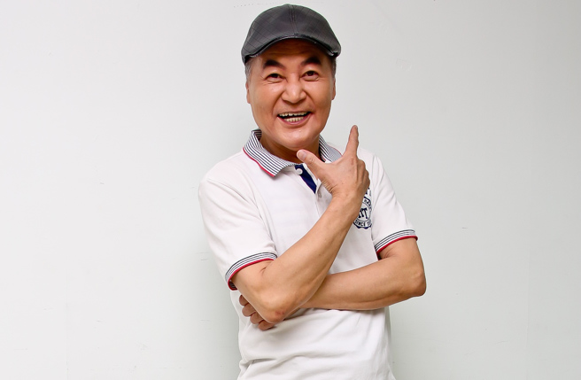 小20歲妻離世8年！資深男星神隱療傷「罕現身台南」　「臉上1表情」網讚：好敬業