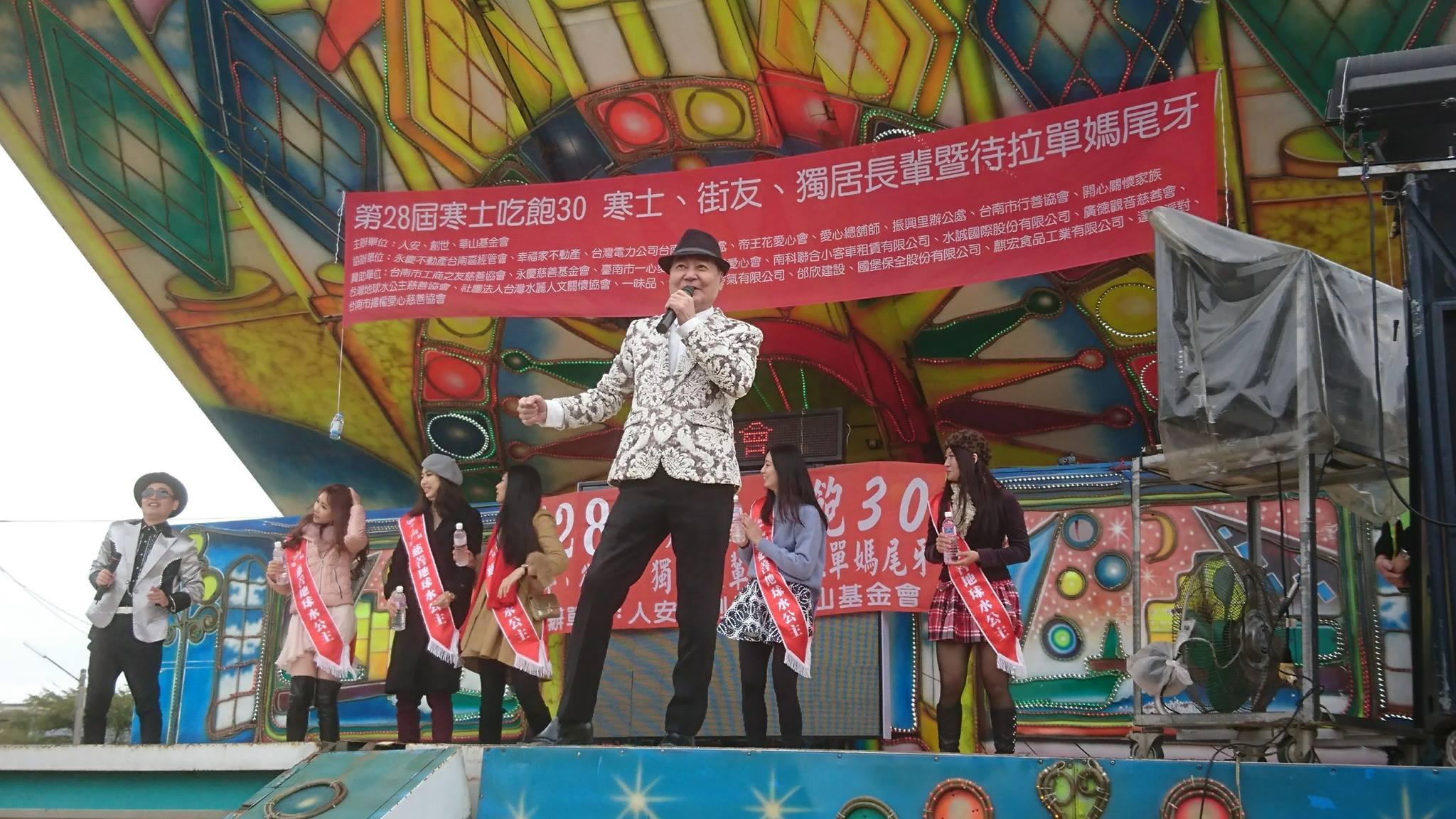 小20歲妻離世8年！資深男星神隱療傷「罕現身台南」　「臉上1表情」網讚：好敬業