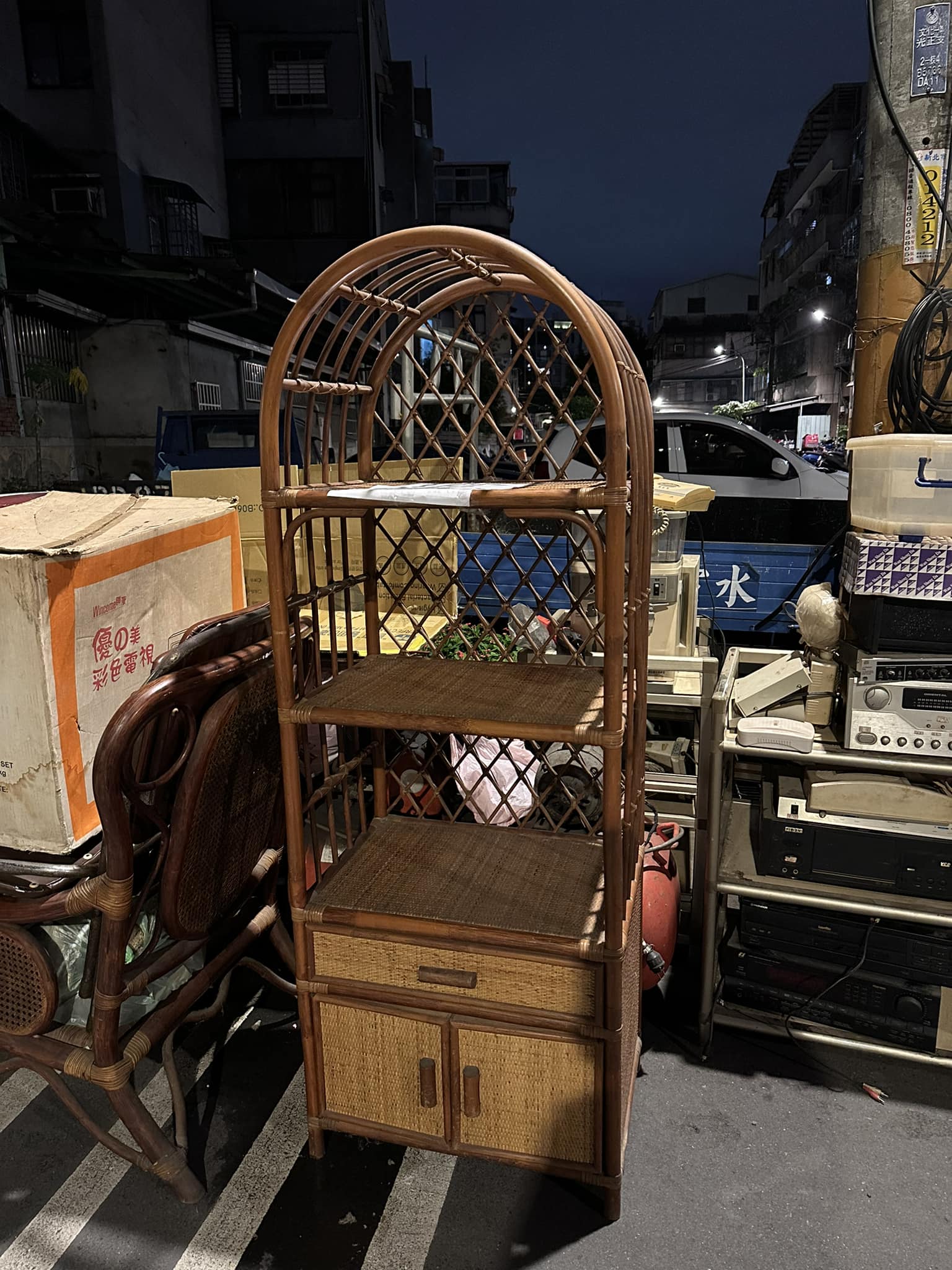 勾起兒時回憶！他曝「充滿年代感櫃子」即將被清掉　「網愣跟我家的長好像」風靡全台原因曝光