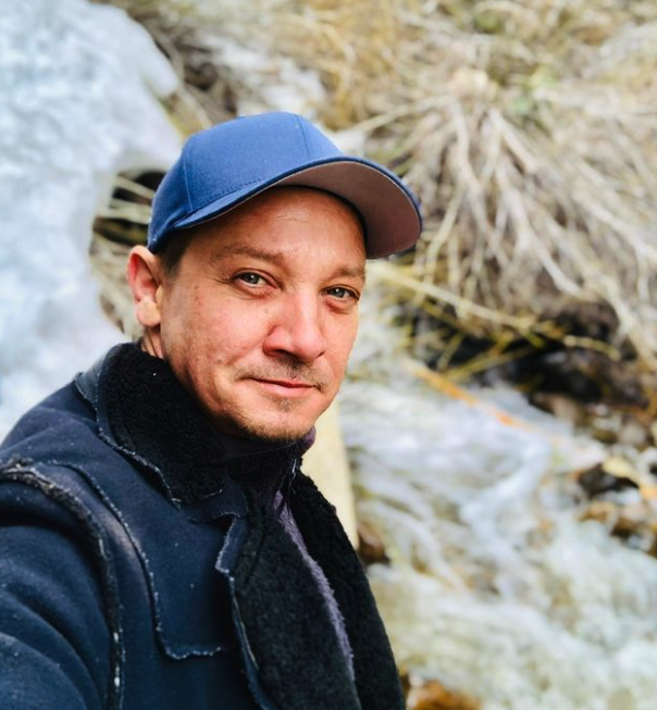 為救人被車輾過！52歲男星「險失去呼吸能力」重傷瀕死　知情人嘆「傷勢比想像更嚴重」：至少要休養2年...