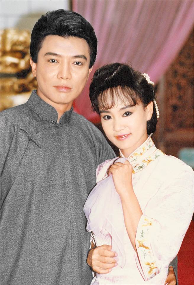 婚宴重逢老友！陳美鳳「驚喜同框瓊瑤小生」感情超熱絡　71歲趙樹海「鬢角斑白」淡出近況曝