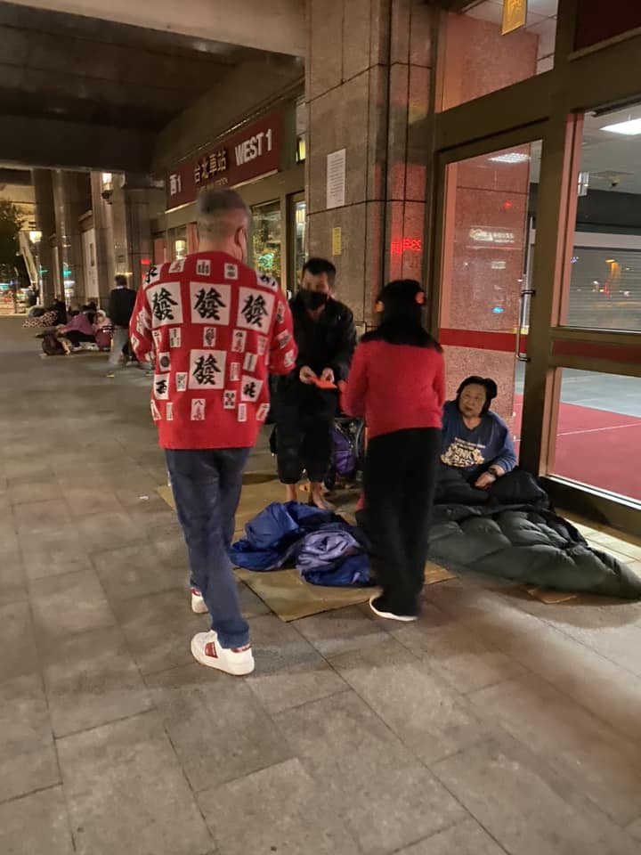 婆婆80大壽在除夕！郁方「換一種方式祝壽」親手寫祝福　為長輩添壽「見這一幕」心疼哭了