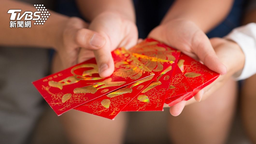 外送員過年「收到客人給的紅包」又驚又喜！　一打開「看裡面金額差點下跪」：要我倒立爬101也OK