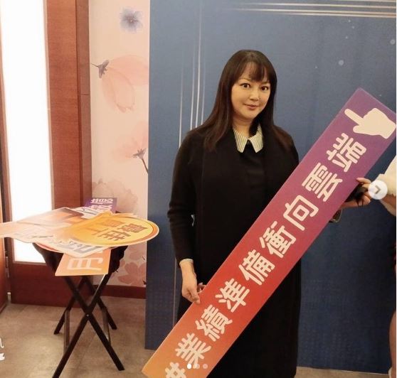 不眷戀演藝圈！45歲女星離婚又遭騙百萬「轉行當房仲」　近照被挖出「身材全變調」網錯愕：認不出來