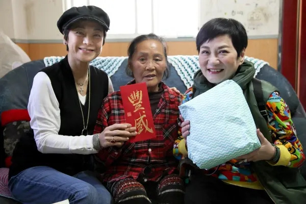 生命中伯樂！張小燕豪發紅包「10年愛徒終於被認可」感動哭了　當年欠債「恩師一句話」霸氣還200萬
