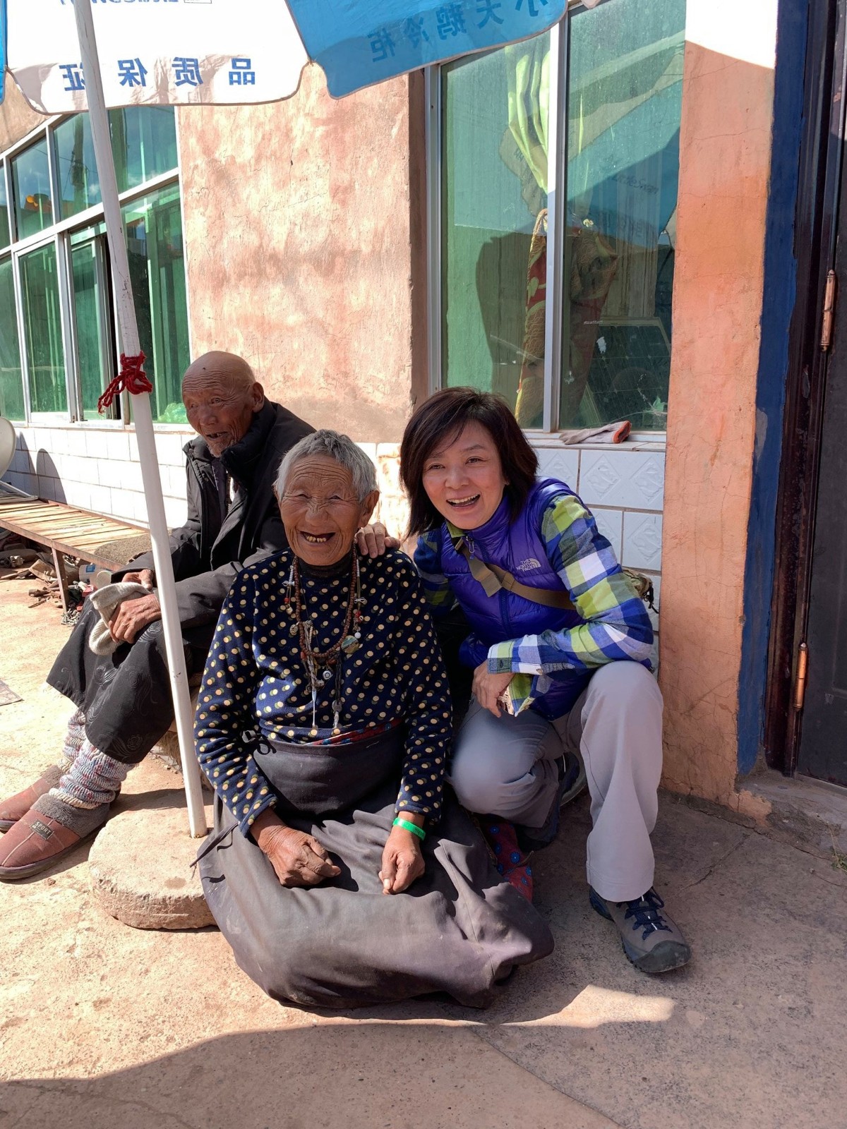 周潤發傳為她輕生！最美小龍女「苦戀無果又離異」62歲優雅模樣曝　晚年學佛行善「助養多名孤兒」