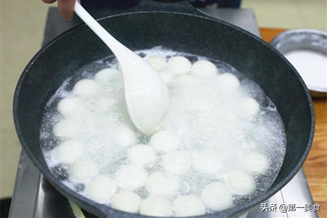 元宵節到了！煮湯圓「開水煮」還是「冷水煮」　牢記3點湯圓「不破皮不露餡」軟糯香甜