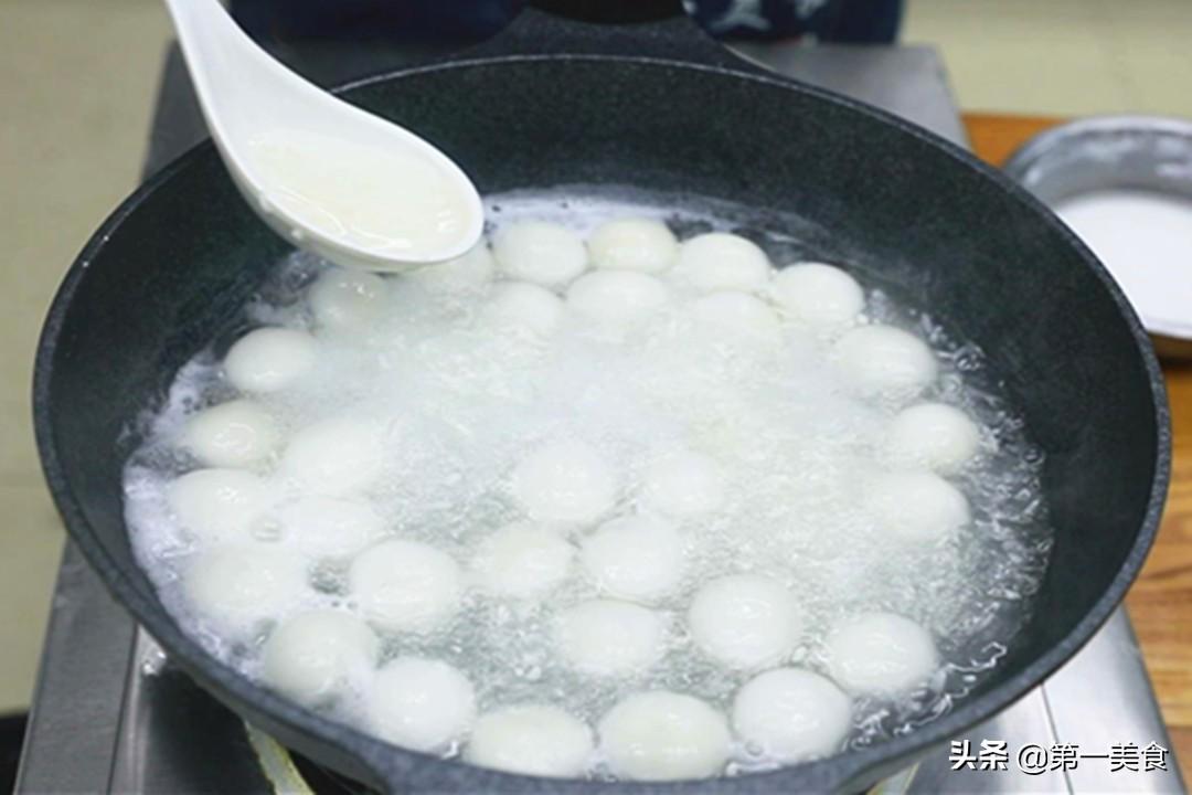 元宵節到了！煮湯圓「開水煮」還是「冷水煮」　牢記3點湯圓「不破皮不露餡」軟糯香甜