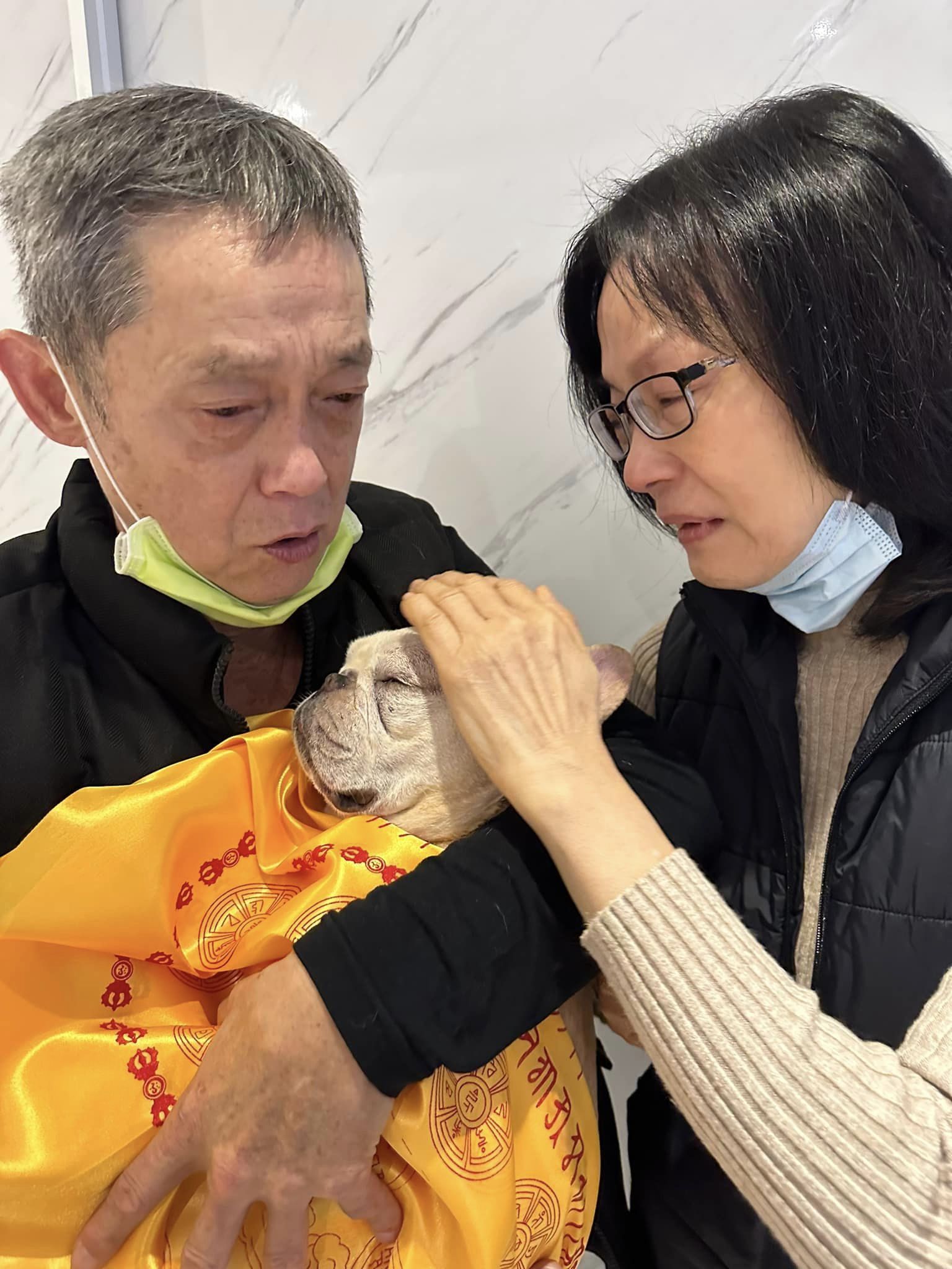 年前失摯愛！鄭平君「悲痛送走10年家人」：處處都是他影子　淚喊「火來了趕快跑」長眠樹下