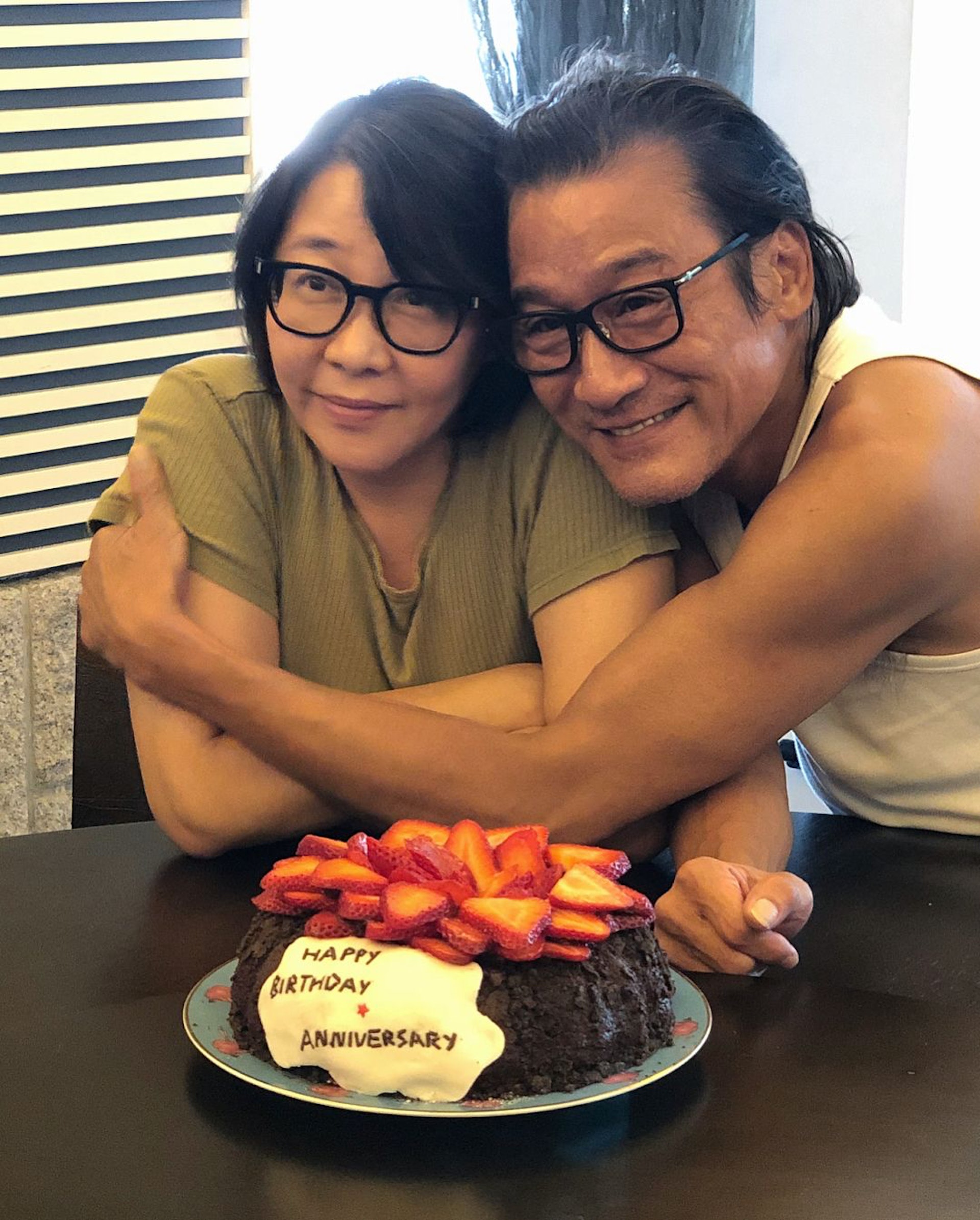 都是為了家人！64歲影帝忙賺錢「3年沒回家」女兒認不出　「獨寵太座35年」淚謝她願意下嫁
