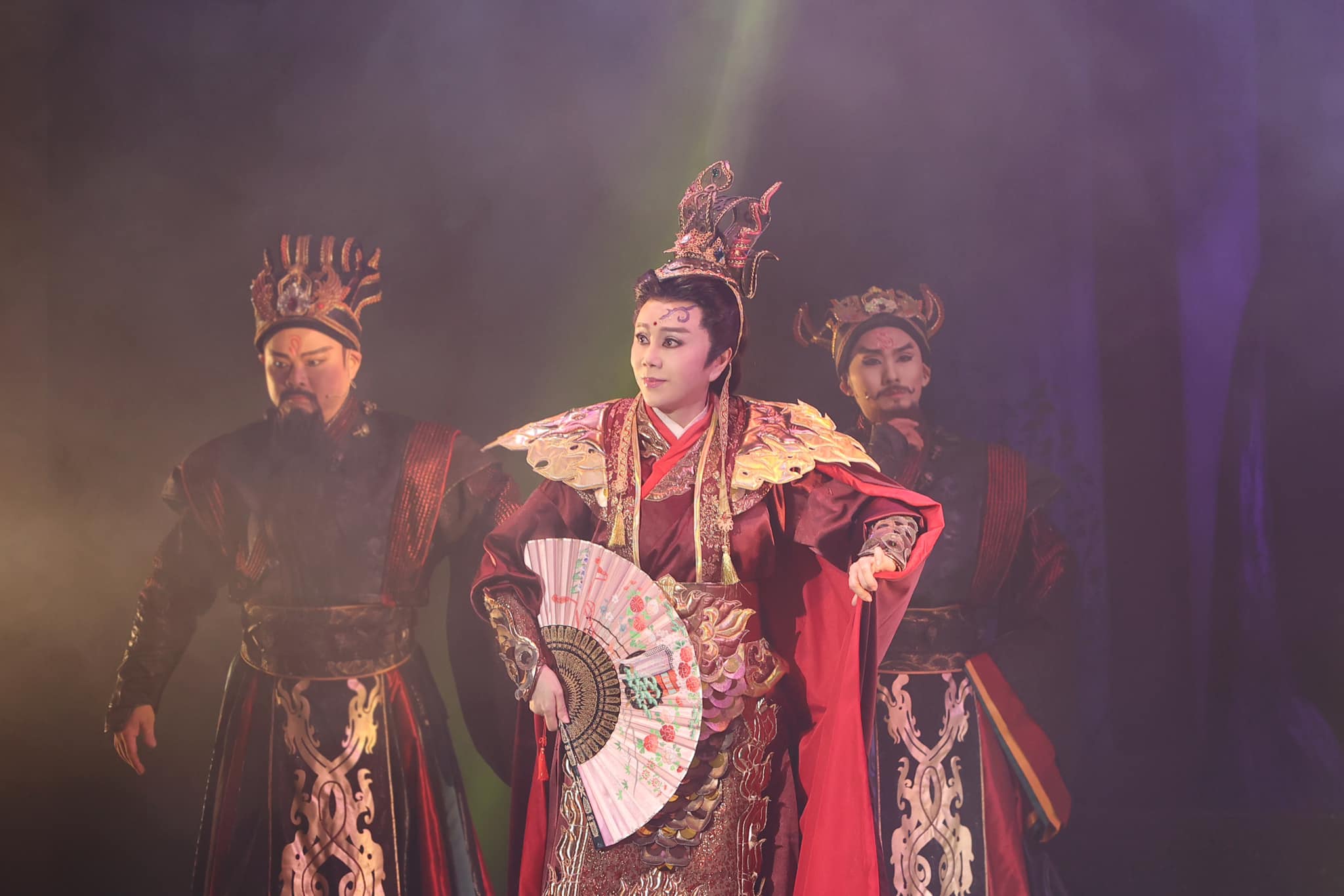 邊餵奶邊拉筋！孫翠鳳26歲才入行「戲曲人生太痛苦」　她累倒大哭「旁人卻在笑」：受傷是家常便飯