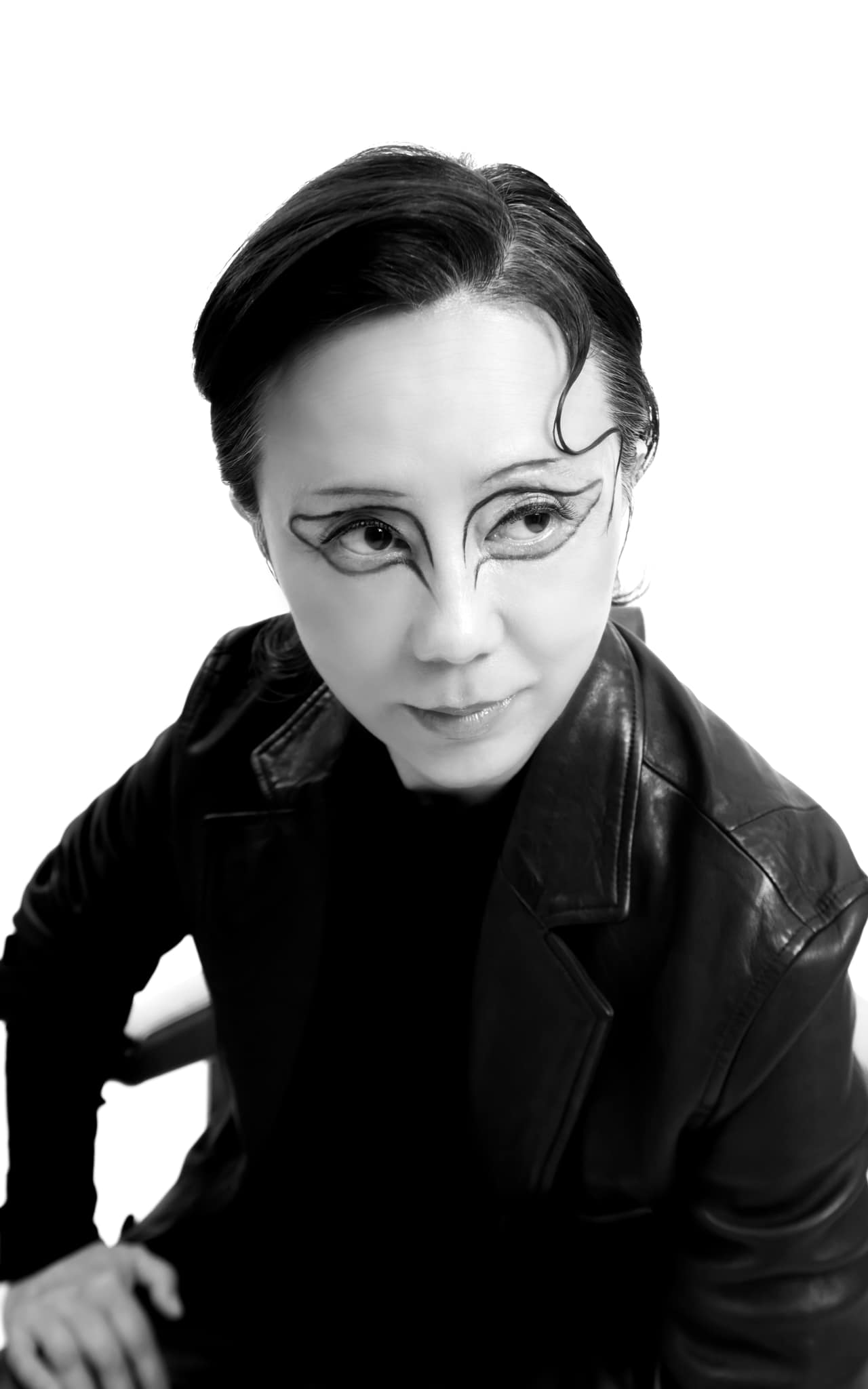 邊餵奶邊拉筋！孫翠鳳26歲才入行「戲曲人生太痛苦」　她累倒大哭「旁人卻在笑」：受傷是家常便飯