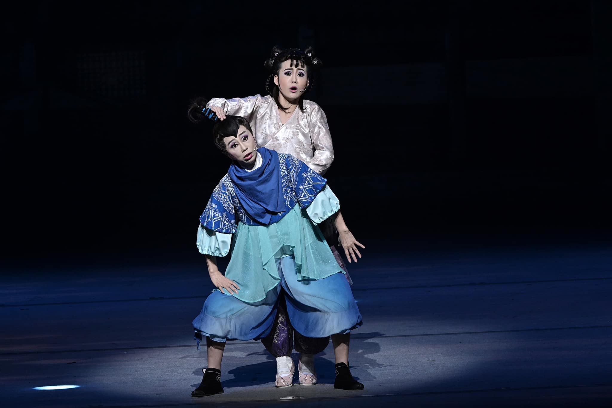 邊餵奶邊拉筋！孫翠鳳26歲才入行「戲曲人生太痛苦」　她累倒大哭「旁人卻在笑」：受傷是家常便飯