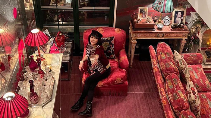 公開放閃！劉嘉玲「桃花樹下合影尪」一細節超甜蜜　「梁朝偉頭髮花白」她宛如不老女神