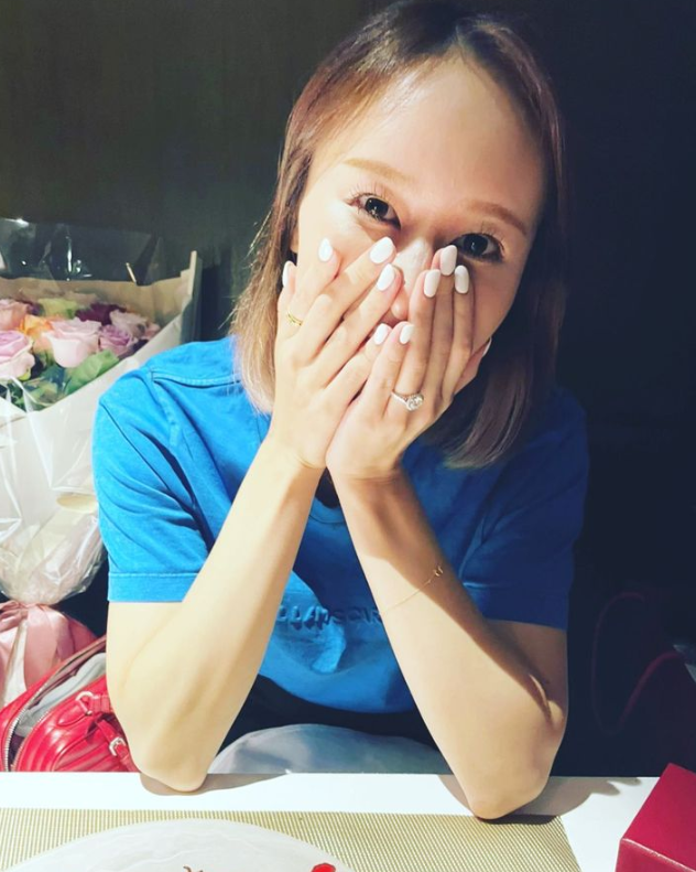 從富太淪為陪酒女!知名女星被「假富豪丈夫」騙走所有財產 離婚後「為養孩子下海」:請粉絲多多關照