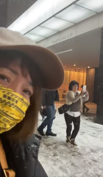 男星偕妻留台工作！明星阿嬤「一打四孫衝北海道」爽玩雪　畫面曝光「網讚最強阿嬤」