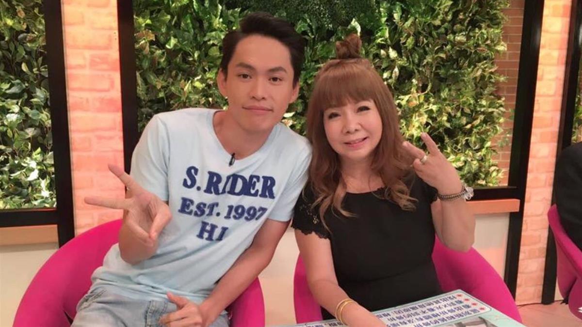 男星偕妻留台工作！明星阿嬤「一打四孫衝北海道」爽玩雪　畫面曝光「網讚最強阿嬤」