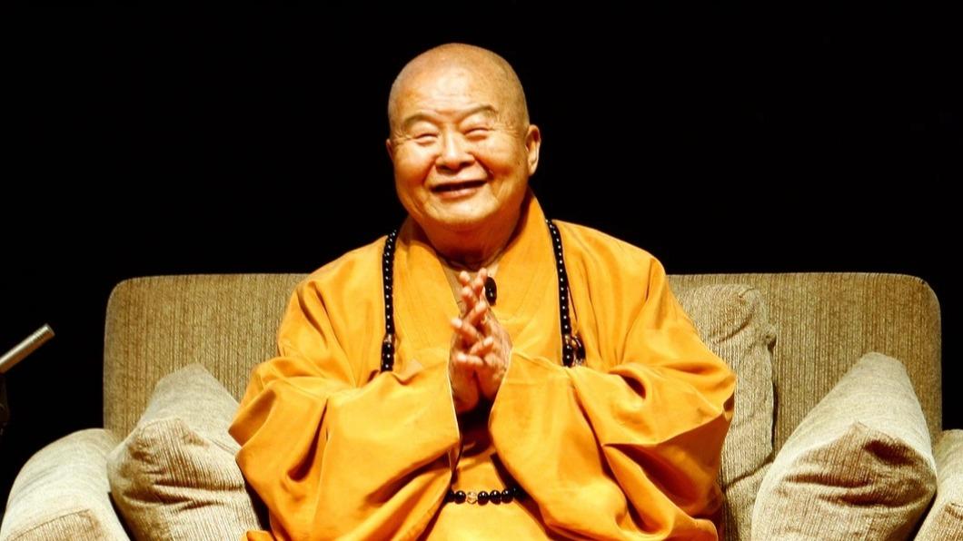 因酸菜與佛結緣！星雲大師「10多歲尋父意外出家」餘生報答師恩　85歲早立遺囑全捐出「我空無一物」