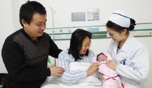 重男輕女太過分！我生下女兒後公公「離孩子遠遠的」不看一眼　無意中看到「公公的手」我瞬間嚇傻
