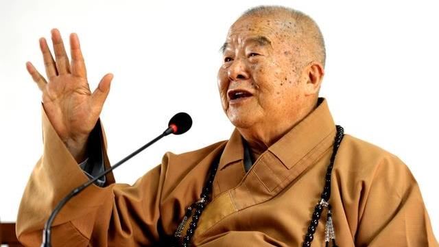 因酸菜與佛結緣！星雲大師「10多歲尋父意外出家」餘生報答師恩　85歲早立遺囑全捐出「我空無一物」