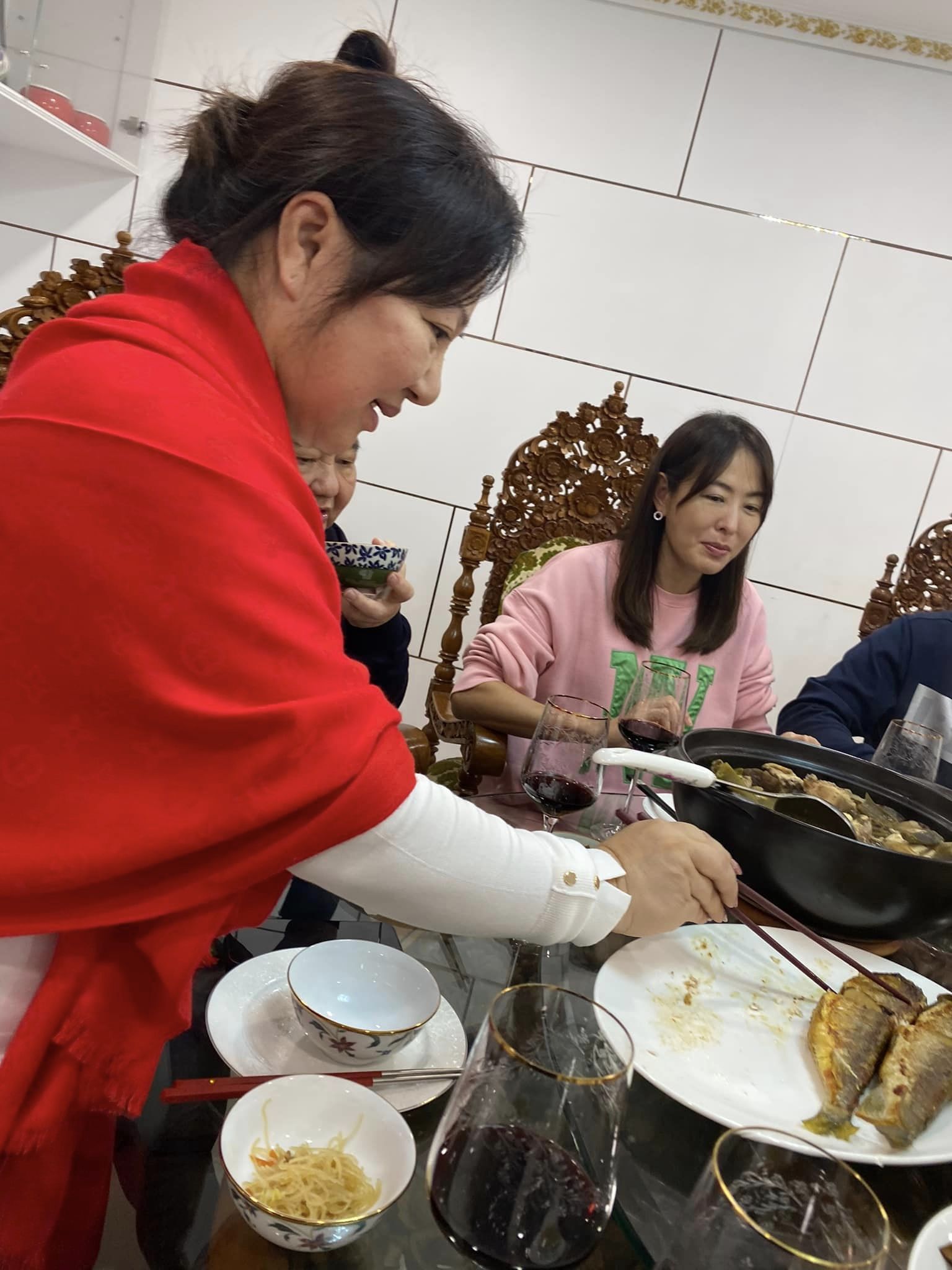三女星元宵合體！白冰冰大方招待「新竹上億豪宅」堪稱養老聖地　「一行人搭豪華遊艇」下午茶好愜意
