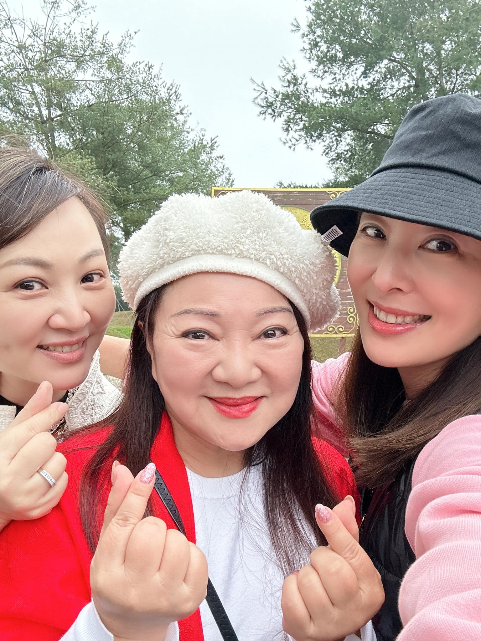 三女星元宵合體！白冰冰大方招待「新竹上億豪宅」堪稱養老聖地　「一行人搭豪華遊艇」下午茶好愜意
